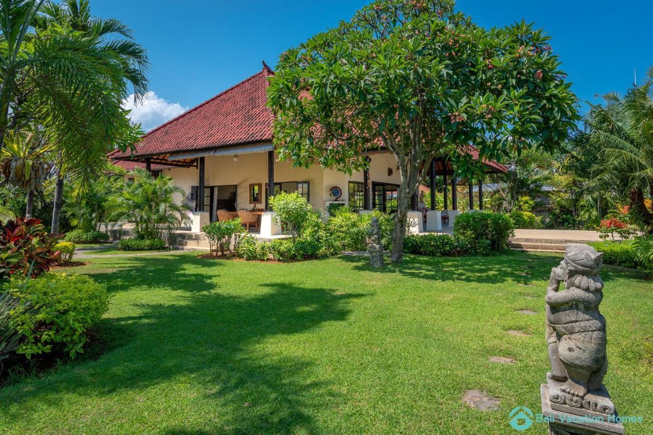 Villa Namaste - Beachfront At Lovina 10P, Pool, Bbq Banjar  Kültér fotó